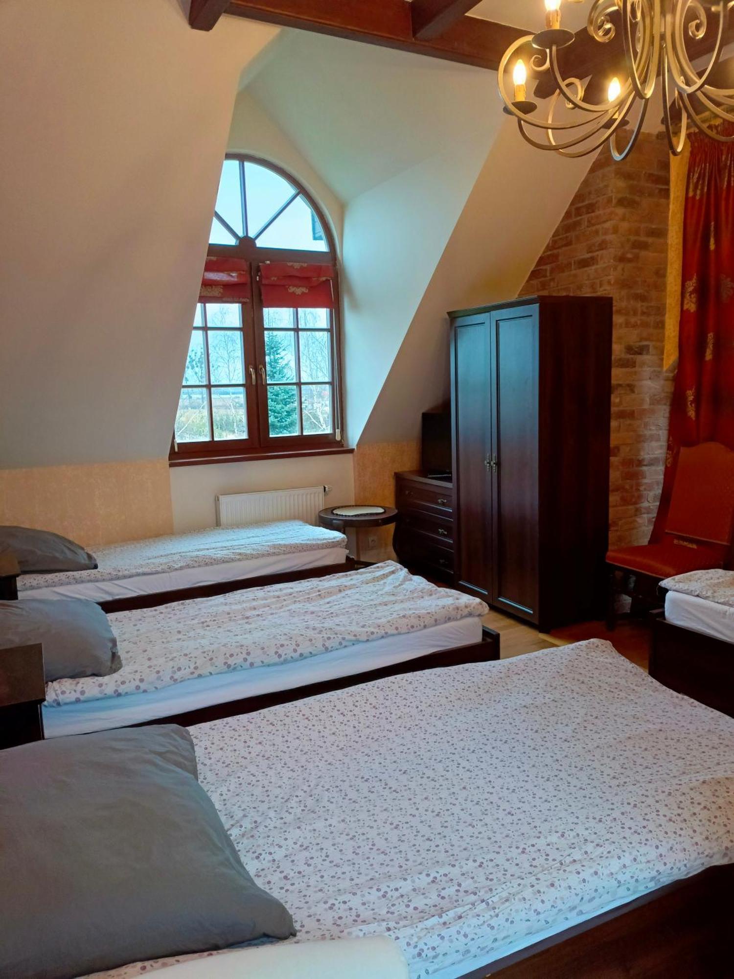Bed and Breakfast Dwor Pod Rozami Smolec Pokoj fotografie